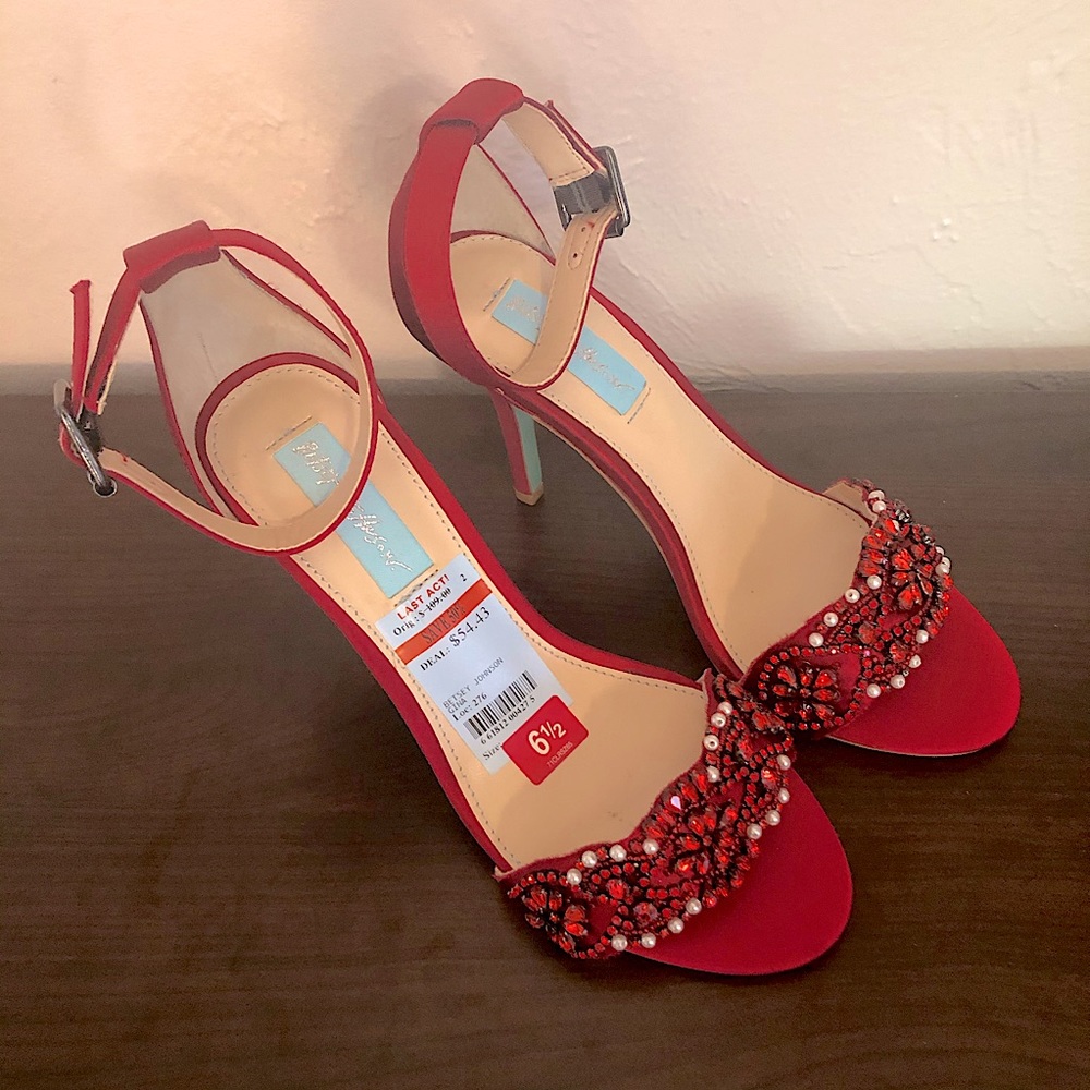 NWT Betsey Johnson Beaded Gina Heels Red size 6.5